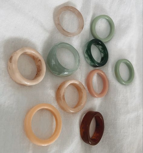 Plastic Rings Aesthetic, Green Rings Aesthetic, Aesthetic Rings Vintage, Resin Rings Aesthetic, Jewelry Rings Aesthetic, Resin Aesthetic, Beige Instagram, Rings Aesthetic, Aesthetic Rings