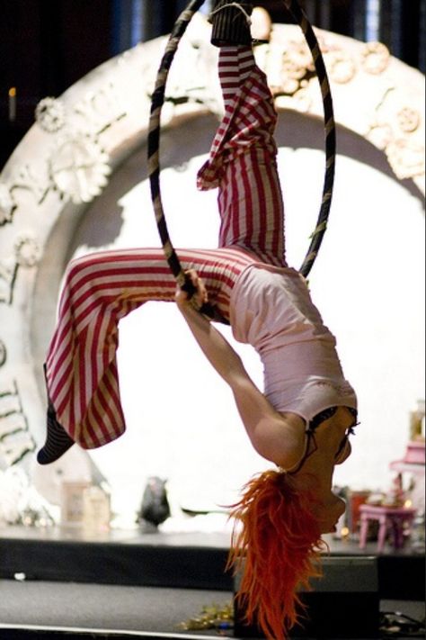 Maggie Lally Creature Poses, Clown Girl, Circus Outfits, Emilie Autumn, Circus Aesthetic, Circus Sideshow, Dark Circus, Dancing Videos, Circus Performers