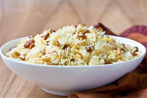 Saffron Rice with Golden Raisins and Pine Nuts Saffron Rice Recipe, Saffron Recipes, Christmas Side Dishes, A Spicy Perspective, Saffron Rice, Golden Raisins, Persian Food, Goulash, Middle Eastern Recipes