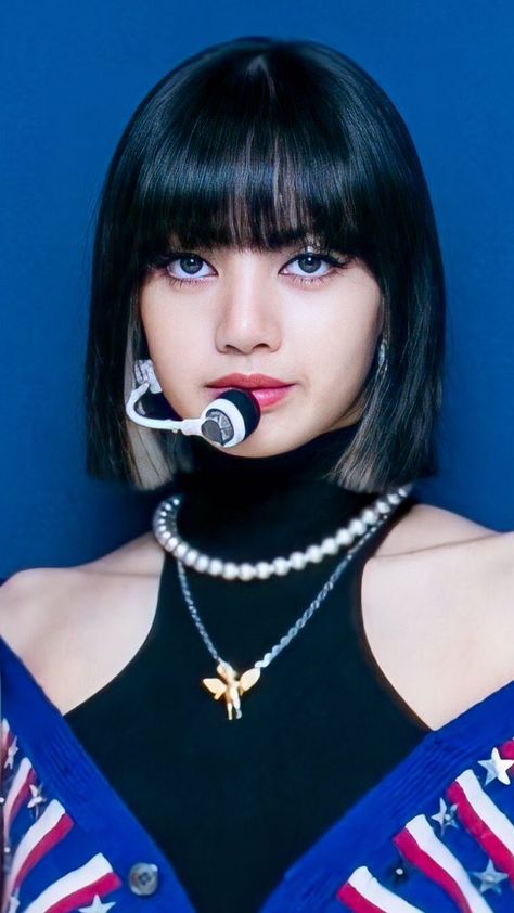 lisa pics on Twitter: "💙… " Lisa Blackpink Wallpaper, Short Styles, Jennie Lisa, Grunge Hair, 인물 사진, Blackpink Photos, Girl Bands, Black Pink Kpop, Blackpink Fashion