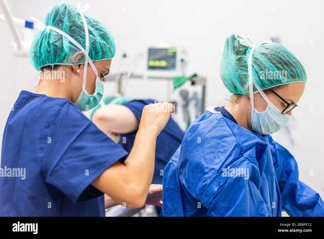 Download this stock image: Medical assistant helping a surgeon put on sterile clothes in an operating room . - 2B8PE12 from Alamy's library of millions of high resolution stock photos, illustrations and vectors. Cheer Picture Poses, Operating Room, Cheer Pictures, Medical Assistant, Online Tutoring, Image Processing, Picture Poses, Put On, Chemistry