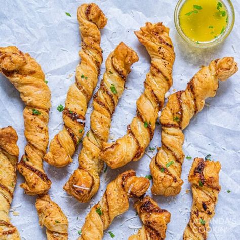 Parmesan Twists, Poulet General Tao, Garlic Twist, Puff Pastry Twists, French Toast Bites, Air Fryer Garlic, Cheese Twists, Soft Peanut Butter Cookies, Smart Oven