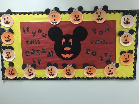 Mickey Mouse Halloween Bulletin Board, Halloween Diy Toddler, Disney Halloween Crafts, October Preschool, Alphabet Display, Cute Couples Costumes, Halloween Bulletin Boards, Mouse Halloween, Disney Classroom