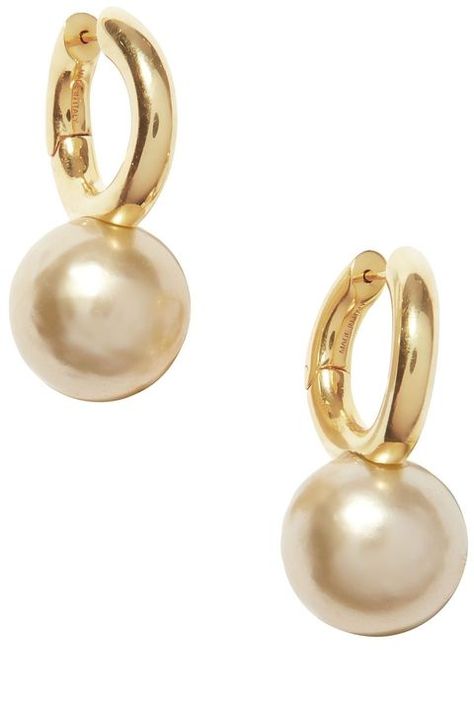 Classic pearl accessories to pair with your outfit this season: Kate Middleton Jewelry, Wearing Pearls, Pebble Ring, Silver Circle Earrings, Pearl Jewels, Pearl Accessories, My Wedding Day, Bangles Jewelry Designs, String Of Pearls