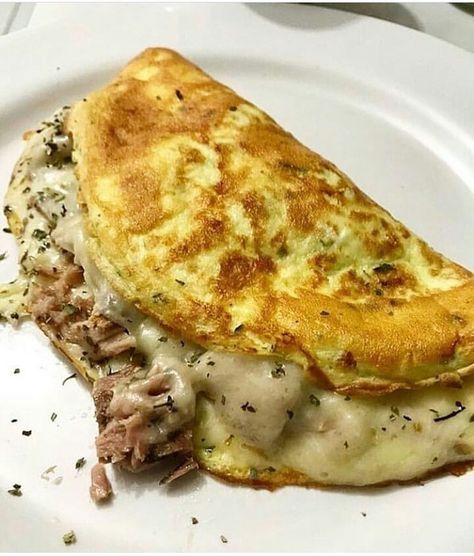 Receitas Fit & Low Carb on Instagram: “Delicioso omelete recheado com atum 🐠 . Receita: 1 ovo, 1 colher de sopa de requeijão sem amido e salsa desidratada. Fiz em frigideira…” Cheese Pizza, Lasagna, Mashed Potatoes, French Toast, Low Carb, Vision Board, Pizza, Cheese, Meat