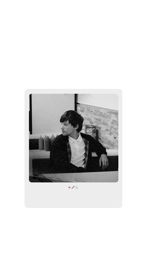 Louis Tomlinson Wallpaper Aesthetic, Louis Tomlinson Polaroid, Louis Tomlinson Wallpaper Lockscreen, Luis Tomlinson, Louis Tomlinson Wallpaper, Baby Blue Aesthetic, Cute Pastel Wallpaper, Louis And Harry, Lou Lou