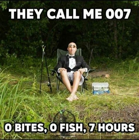 Funny Fishing Pictures, Funny Hunting Pics, Fishing Jokes, Southern Humor, Country Jokes, Hunting Humor, Telescopic Fishing Rod, Bass Fishing Tips, Funny Pix