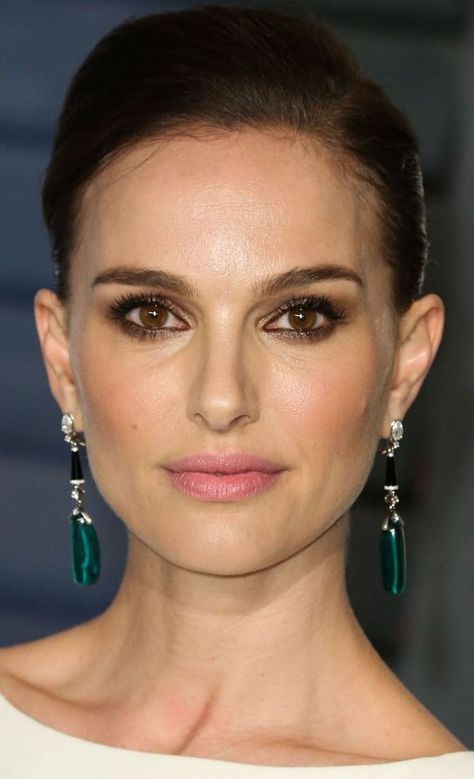 Middle Age Makeup, Lace Bra Set, Middle Aged Women, Star Wars Movie, Natalie Portman, Celebrity Makeup, Hollywood Actor, Glam Makeup, Japanese Women