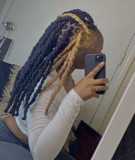 Loc Knots, Color Locs, Dreadlocks Hairstyle, 4c Natural Hairstyles Short, Dyed Dreads, Colored Locs, Traditional Locs, Short Hair Twist Styles, Peak A Boo