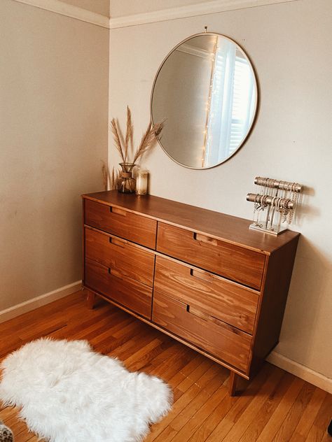 Gold And Wood Bedroom, River Bedroom, Brown Wood Bedroom, Dresser Aesthetic, Makeup Tables, Dark Wood Bedroom, Apartment Designs, Bedroom Stuff, Oak Dresser