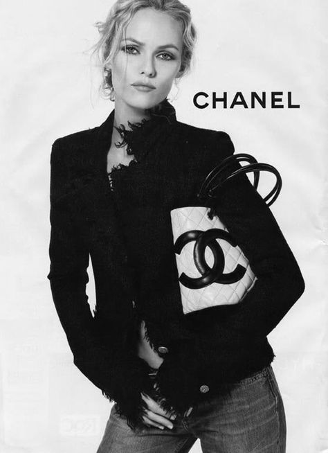 Chanel models | The Coco Chanel Legacy Chanel Ad, Moda Chanel, Mode Chanel, Vanessa Paradis, Chanel Jacket, Chanel Couture, Boucle Jacket, Estilo Chic, Chanel Fashion