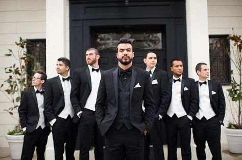 Black Groom, Groomsmen Poses, Black And White Wedding Theme, Wedding Party Shirts, White Wedding Theme, Suits Men, Wedding Groomsmen, Black White Wedding, Party Kleidung