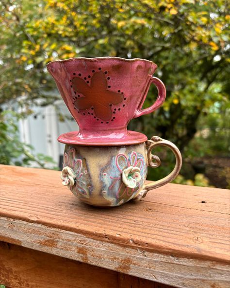 This is a damn fine cup of coffee. Made a couple of cutie little pour overs and they work great! #pdxart #pdxceramics #pdxpottery #pdxceramicist #colorfuldecor #colorfulceramics #eclecticdecor #maximalism #sliptrailing #shoplocal #ceramics #pottery #cottagecore #tweeart #cuteceramics #contemporaryceramics #pourover Pottery Coffee Pour Over, Pottery Cottagecore, Pretty Pottery, Pretty Mugs, Colorful Ceramics, Ceramic Ideas, Ceramics Pottery, Pottery Designs, Contemporary Ceramics