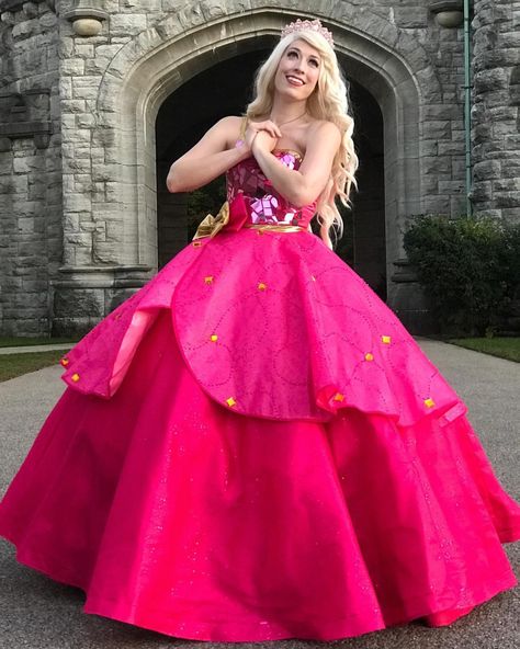 Princess Charm School, Barbie Sisters, Barbie Cartoon, Barbie Costume, Princess Cosplay, Barbie Gowns, Looks Party, Barbie Princess, Barbie Movies