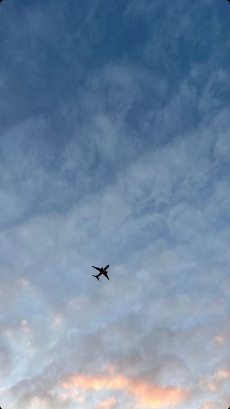 Plane Wallpaper Aesthetic, Aeroplane In Sky, Instagram Wallpaper Backgrounds, Air Plane Wallpaper, Plane Wallpaper Backgrounds, Airplane Wallpaper Aesthetic, Air Plane Aesthetic, Aesthetic Airplane Wallpaper, Airplane Aesthetic Wallpaper