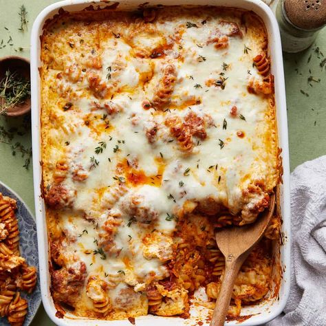 Cheesy Meatball Pasta Bake (Jarred Sauce) Quick Meatball Recipes, Dutch Oven Chicken And Rice, Meatball Meal Prep, Oven Chicken And Rice, Quick Meatballs, Cuisinart Ice Cream Maker Recipes, Lemon Chicken Marinade, Meatballs Marinara, Easy Lemon Chicken