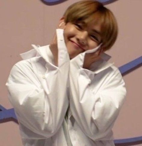 Bts Happy Birthday, Bts Aegyo, Emotional Photography, Boy Scout, Kim Taehyung Wallpaper, Bts Concert, Bts Korea, V Taehyung, Baby Bear