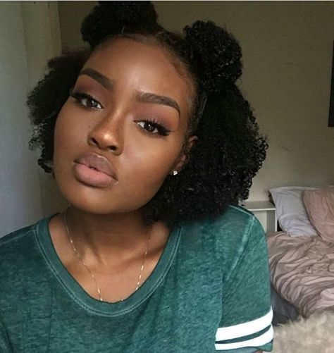 cute mid-length look! Mid Length Natural Hair, Curls Braids, Hair Cute, Pelo Afro, Natural Hair Beauty, Penteado Cabelo Curto, Natural Hair Inspiration, Natural Hair Tips, Hair Crush