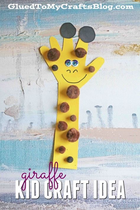 Paper Handprint Giraffe! A fun way to make a giraffe for a zoo unit with preschoolers or kindergartners! Handprint Giraffe, Kunst For Barn, Infant Crafts, Zoo Preschool, August Art, Jungle Crafts, Camping Room, Zoo Crafts, Zoo Animal Crafts