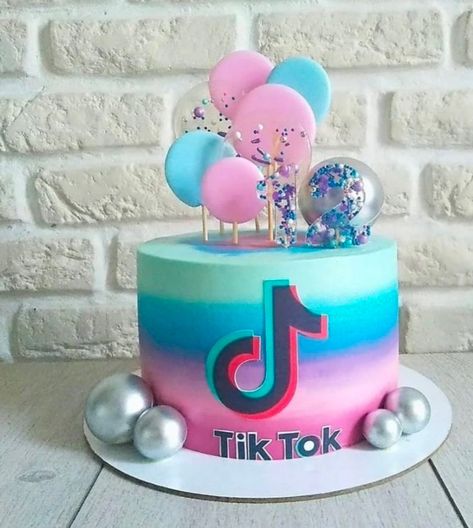 Birthday Cake Tik Tok, Tik Tok Birthday Cake Ideas, Tiktok Cake Ideas, Tik Tok Birthday Cake, Bolo Tik Tok, Tik Tok Cake, Bolo Panda, 14th Birthday Cakes, Pig Birthday Cakes