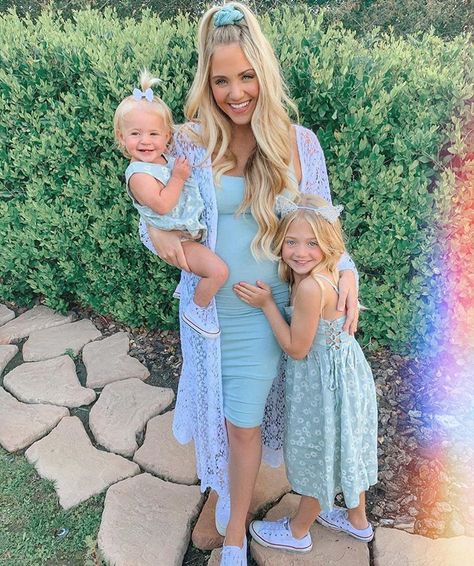 The LaBrants on Instagram: “Cannot believe Sav is half way through her pregnancy 💙 - - - - - - #labrant #labrants #labrantfamily #labrantfam #thelabrantfam #everleigh…” Sav And Cole, Cute Family Pictures, Savannah Rose, Cole And Savannah, Tank Dresses, Mommy Daughter, Future Mom, Baby Sister, Baby Mama