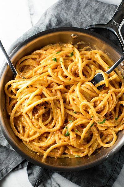 Sun Dried Tomato Alfredo, Tomato Alfredo Pasta, Tomato Alfredo Sauce, Sundries Tomato, Salsa Alfredo Receta, Bucatini Recipes, Comfort Pasta, Alfredo Sauce Recipe, Alfredo Pasta