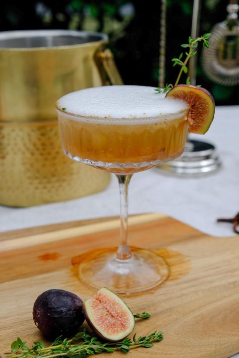 Prosecco Smash, Elderflower Drink, Fig And Honey, Honey Cocktail, Honey Drink, Liquor Recipes, Pretty Cocktails, Fall Cocktail, Prosecco Cocktails