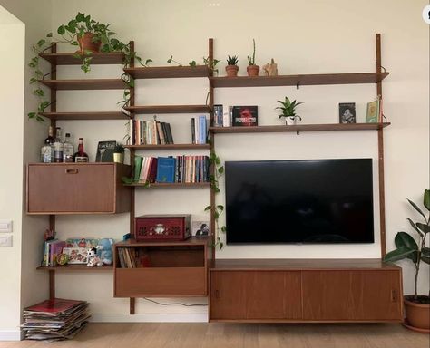 Mid Century Wall Unit With Tv, 70s Shelves, Mid Century Tv Wall, House Bedroom Ideas, Snug Room, Apartment Decorating Living, Shelf Decor Living Room, Indian Home Interior, Mid Century Living Room