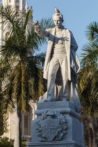 Estatua de José Martí – Cienfuegos, Cuba Killing Flies, Cuban Heritage, Revolution Art, Jose Marti, Dubai Skyscraper, Cuban Art, Hispanic Culture, Night And Day, Havana Cuba