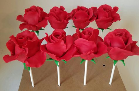 Rose cake pops Red Cake Pops, Rose Cake Pops, Pops Cake, Rosé Theme, Red Cake, Rose Cake, Cake Pop, Dessert Recipes Easy, Recipes Easy