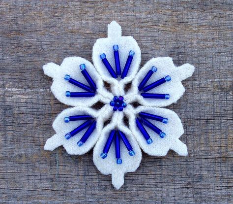 beautiful ... she's got a whole set of these on her Flickr page! Felt Snowflakes, Brooch Ideas, White Christmas Snowflakes, Felt Ideas, Snow Flakes, Christmas Bead, Felt Christmas Ornaments, Winter Flowers, 3d Christmas