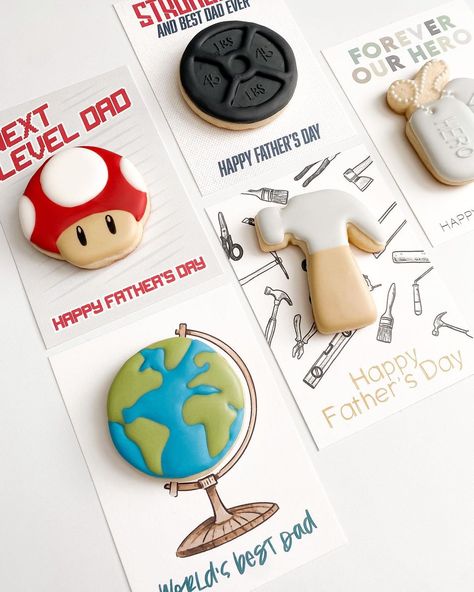 Griselda | Cookie Artist on Instagram: “🌎🕹🎮🏋🏻‍♂️💪🏽 🛠♥️🇺🇸 #decoratedcookies #sugarcookies #cookieprintables #decoratedsugarcookies #dadcookies #gymdad #cakes #gamercookies…” Cookie Printable, Cookie Business, Sugar Cookie Designs, Cookie Packaging, Bakery Business, Mini Cookies, Cute Cookies, Pie Dessert, Icing Cookies