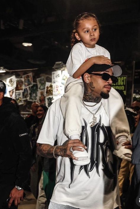 Chris Brown Kids, Chris Brown Videos, Breezy Chris Brown, Poster Pictures, Parenting Styles, Chris Brown, Kids Pictures, Fashion Inspo