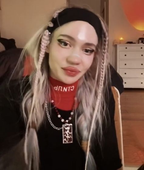 Grimes Hairstyle, Outfits Streetwear, Hairstyles, Hair