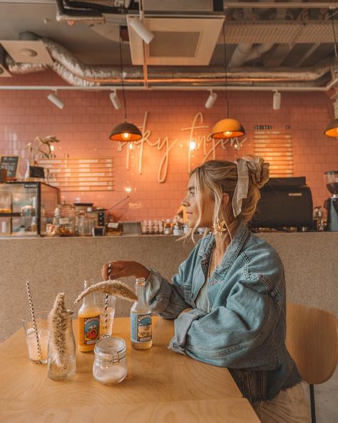 10.6k Likes, 227 Comments - Isabella Thordsen (@isabellath) on Instagram: “Rainy Amsterdam means lots of cute café pit-stops ☕️🎀 ( Photo: @mariaparas_photography )” Rainy Amsterdam, Anne Frank Museum, Isabella Thordsen, Instagram Cafe, Amsterdam Red Light District, Restaurant Advertising, Dam Square, Visit Amsterdam, Cool Restaurant