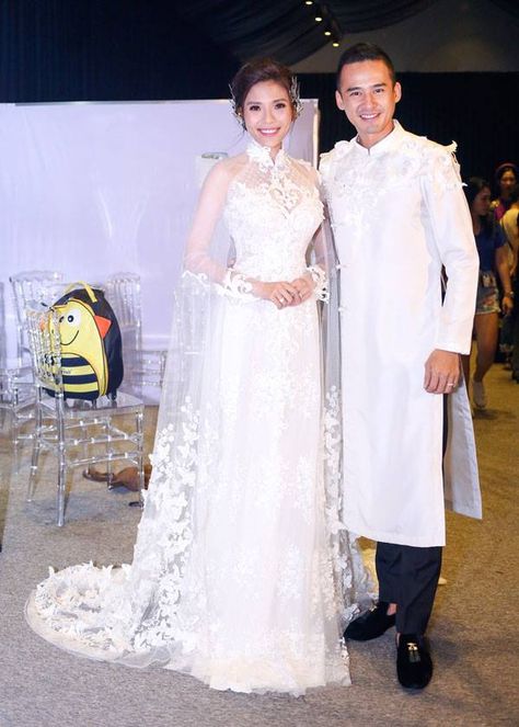 Red Ao Dai Wedding, Vietnamese Ao Dai Wedding, Ao Dai Wedding Dress, Bridesmaid Ao Dai, Viet Wedding, Wedding Vietnamese, Red Ao Dai, Wedding Tea Ceremony, Wedding Ao Dai