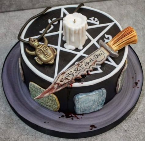 Supernatural Recipes, Supernatural Cake, Birthday Presents For Boyfriend, Supernatural Birthday, Scary Cakes, 16 Cake, New Birthday, Presents For Boyfriend, Crazy Cakes