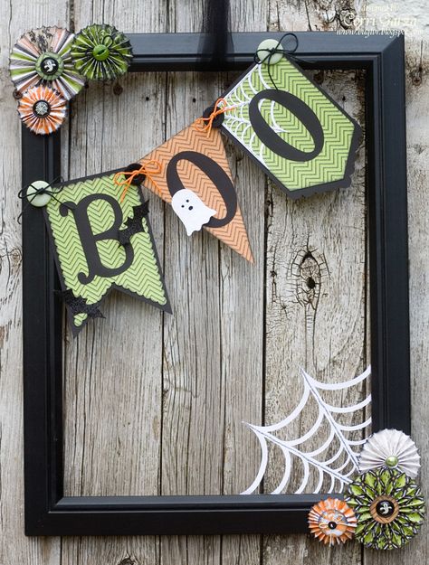 Bug Lover Cards: Lori Whitlock Creative Team Day!  I put a bow on the little ghost to make her girly.  :) Photo Halloween, Lori Whitlock, Picture Frame Crafts, Halloween Paper Crafts, Carte Halloween, Halloween Frames, Adornos Halloween, Halloween Banner, Halloween Deco