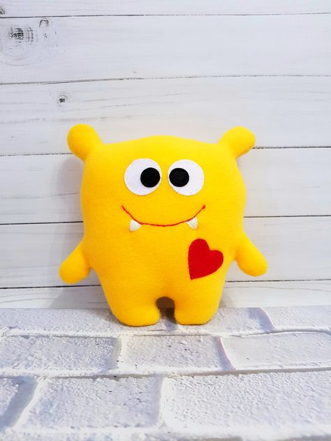 Felt Stuffed Animals, Monster Pillows, Felt Monster, Dammit Doll, Monster Craft, Soft Toy Patterns, Monster Toys, Ugly Dolls, Yellow Baby