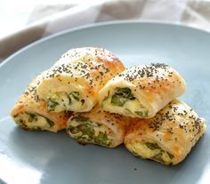 Cheese Rolls, Cheese Rolling, Three Cheese, Sausage Rolls, Spinach And Cheese, Thermomix Recipes, Savory Snacks, Savoury Food, Finger Foods