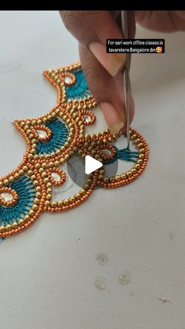 Neck Designs For Blouse Aari Work, Arri Work Hand Design Simple, Aari Work Neck Design For Blouse, Aari Work Blouse Simple Design Back Neck, Hand Aari Work Design, Jainsem Design, Aari Designs For Blouse, New Aari Work Blouse Designs, Simple Aari Work Designs