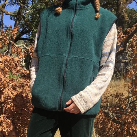 Womens Fleece Vest Outfit, Green Fleece Vest Outfit, Fleece Vest Outfit Aesthetic, Fuzzy Vest Outfit, Fleece Vest Outfit, Green Vest Outfit, Vest Outfits Aesthetic, Fleece Vest Women, Granola Outfits