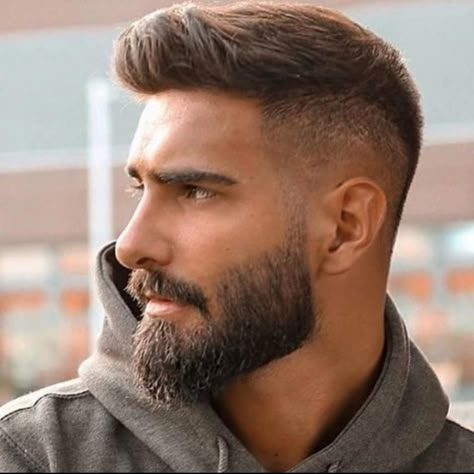 Barber Beard Style, Best Mens Haircuts, Men Fade Haircut Short, Popular Mens Haircuts, Beard And Mustache Styles, Mens Haircuts Short Hair, Man With A Beard, Popular Mens Hairstyles, Mens Hairstyles With Beard