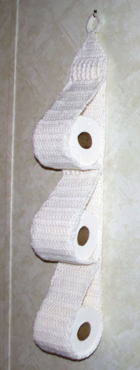 Hanging Three Roll Toilet Tissue Holder Crochet Pattern - Free Crochet Pattern Courtesy of Crochetnmore.com Roses Crochet, Toilet Tissue Holder, Confection Au Crochet, Crochet Humor, Crochet Gratis, Toilet Tissue, Crochet Kitchen, Crochet Home Decor, Crochet Tutorials