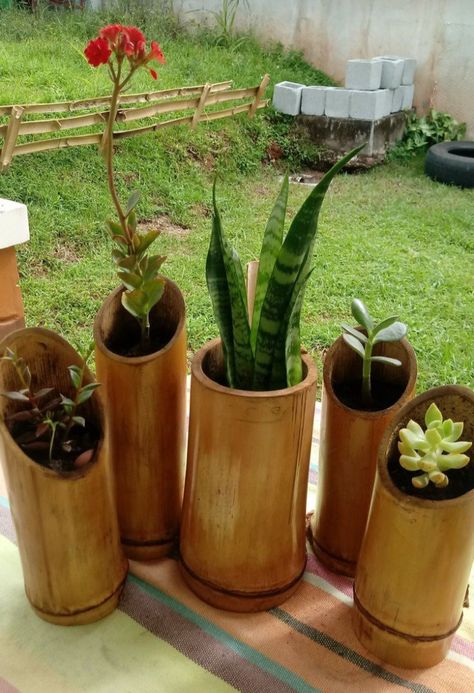 Bamboo Deck Skirting, Bamboo Crafts Decor Wall Art, Backdoor Steps, Bamboo Art Diy, Fence Border Landscaping, Yard Fire Pit, Backyard Privacy Ideas, Affordable Fencing, Border Landscaping