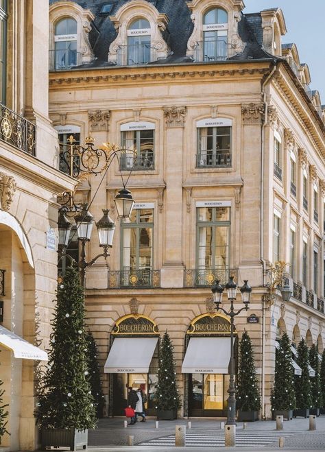 Elegant Christmas Decor, Paris Vacation, Visit Paris, Urban Spaces, Noel Christmas, Winter Aesthetic, Paris Travel, Christmas Aesthetic, Merry And Bright