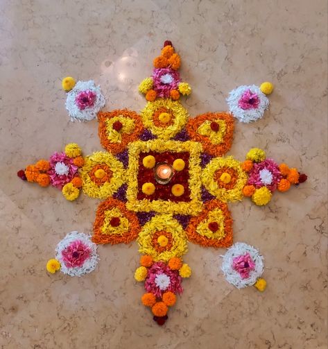 Small Flower Rangoli, Ganpati Decor, Flowers Rangoli, Simple Flower Design, Vegetarian Snacks Recipes, Flower Rangoli, Black Beaded Bracelets, Vegetarian Snacks, Simple Flower