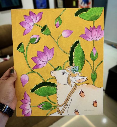 Pichwai Paintings Canvas, Simple Pichwai Painting, Pichwai Paintings Outline, Pichwai Drawing, Pichwai Prints, Chrysanthemum Watercolor, Cow Paintings On Canvas, Pichwai Art, Canvas Art Painting Abstract