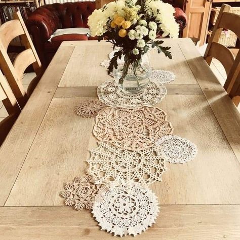 Doily Table Runner, Doily Art, Table Runner Tutorial, Table Runner Diy, Doilies Crafts, Crochet Tablecloth Pattern, Vintage Table Runner, Vintage Doily, Crochet Table Runner Pattern