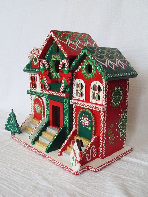 Holiday Birdhouses, Christmas Birdhouse, Birdhouse Gourds, Paper Mache Christmas, Birdhouse Craft, Diy Christmas Village, Bird Houses Painted, Birdhouse Designs, Christmas Village Houses